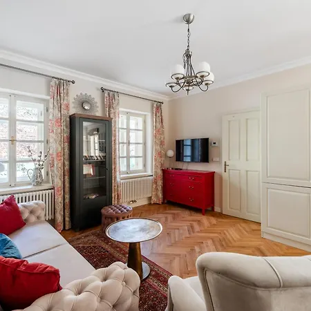 Romantic Flat Valdstejnska شقة