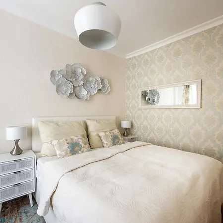 Romantic Flat Valdstejnska شقة براغ