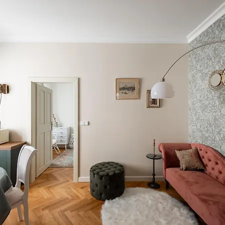 Romantic Flat Valdstejnska شقة *