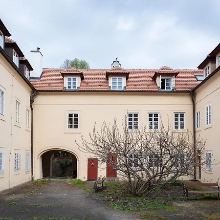 Romantic Flat Valdstejnska