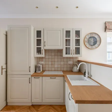 Romantic Flat Valdstejnska شقة