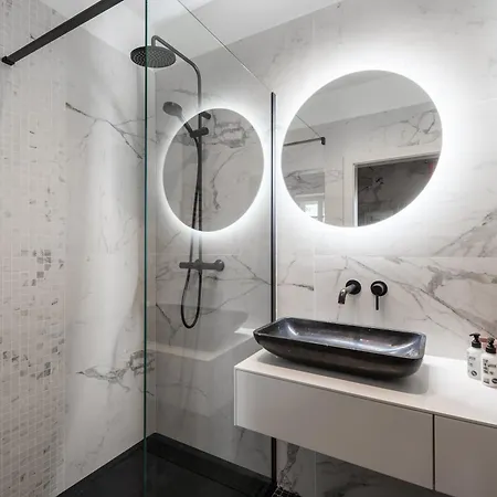 شقة Romantic Flat Valdstejnska