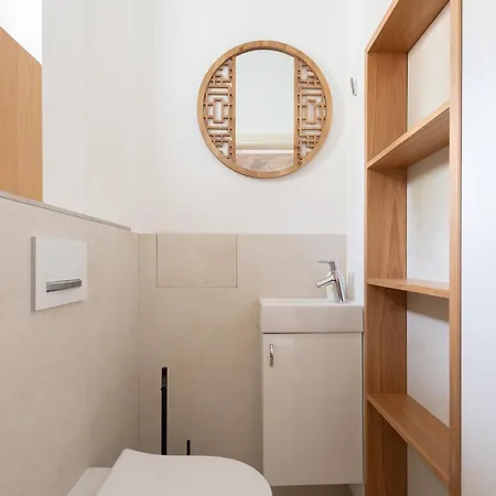 Romantic Flat Valdstejnska *